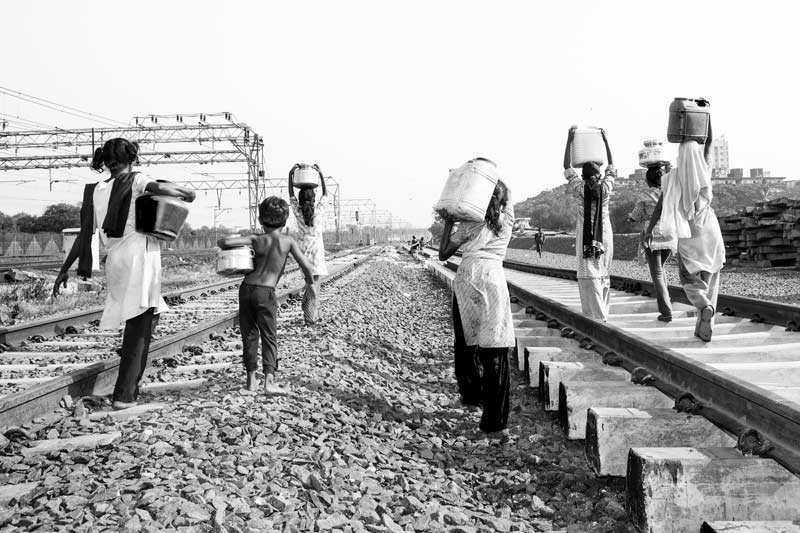 Children and Water - Risking lives for water in Mumbai, Maharashtra